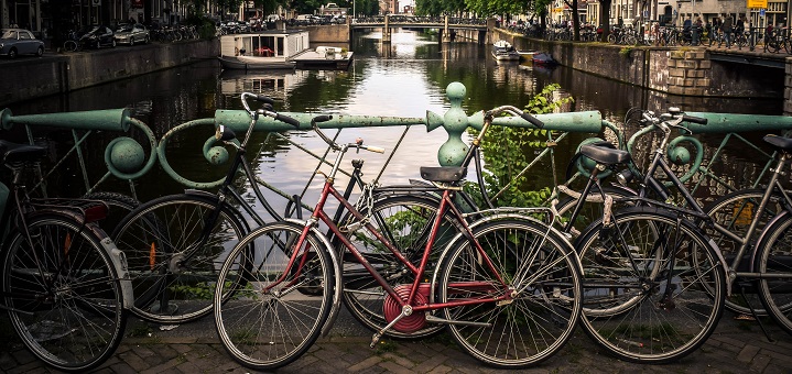 Terry Pratchett on cyclists in Amsterdam